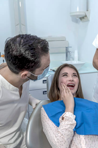 Best Dentist for Tooth Abscess  in Glencoe, IL